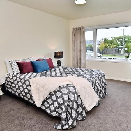 Weston Villa - Christchurch Holiday Homes Екстериор снимка