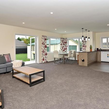 Weston Villa - Christchurch Holiday Homes Екстериор снимка