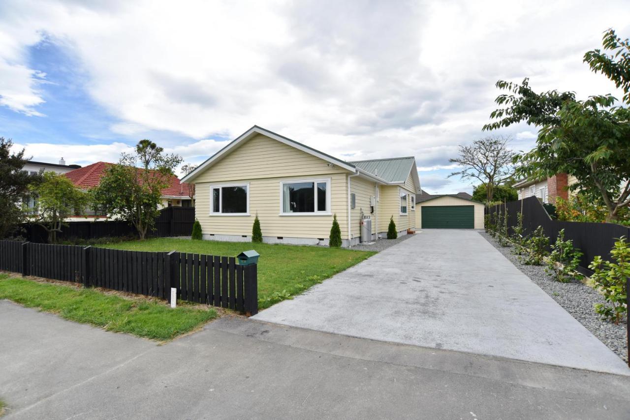 Weston Villa - Christchurch Holiday Homes Екстериор снимка