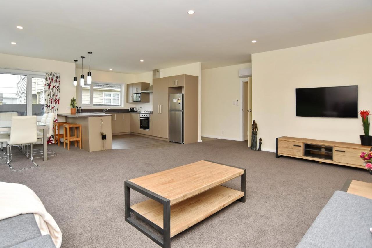 Weston Villa - Christchurch Holiday Homes Екстериор снимка