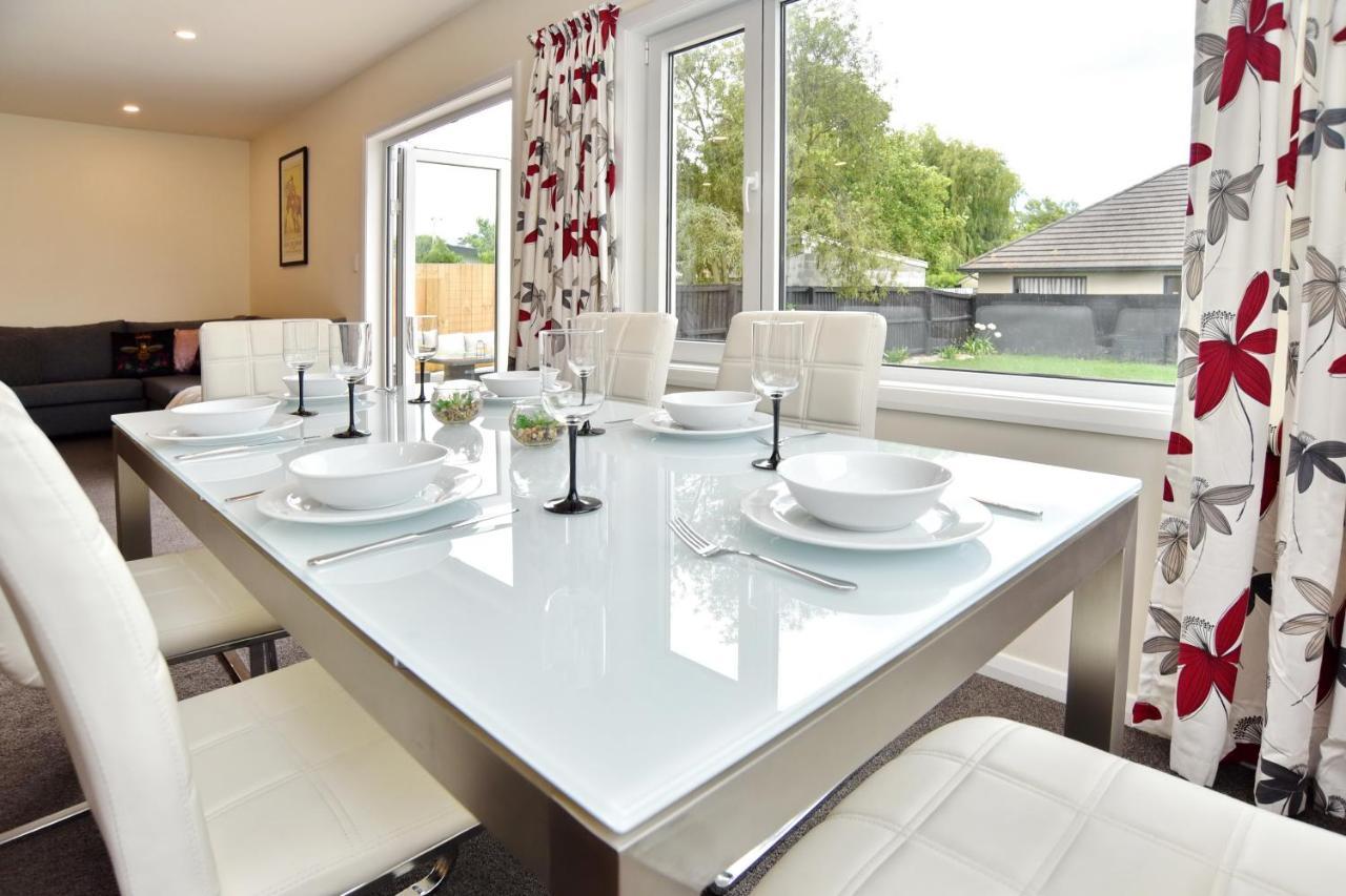 Weston Villa - Christchurch Holiday Homes Екстериор снимка